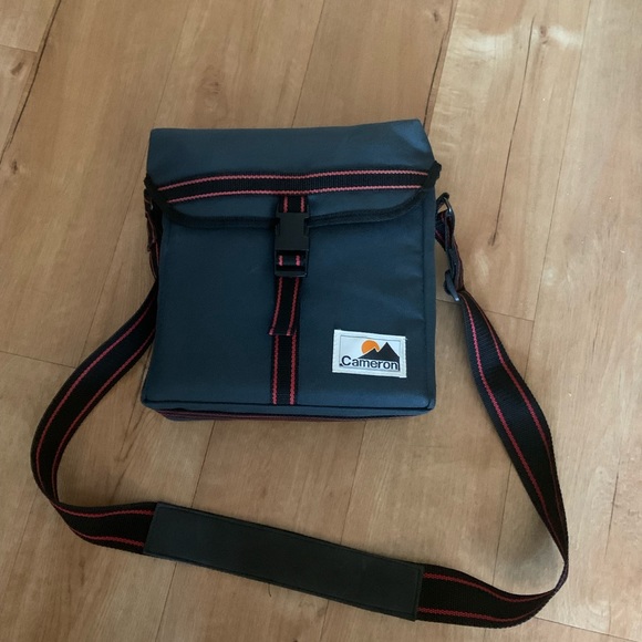 Almost New Cameron camera bag. Long strap very good condition. 10x10 x 5 inchesW - Picture 3 of 6